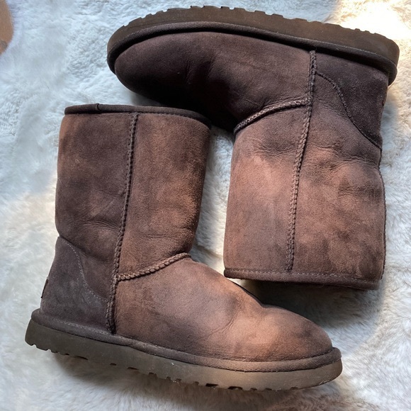 Short cholcolate brown classic Uggs - Picture 2 of 3